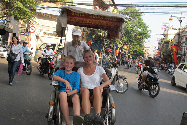 Family cylco tour in hanoi
